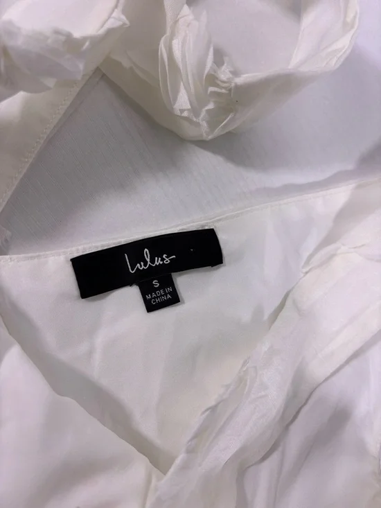 Lulus White Sleeveless Tiered Rosette Midi Dress size Small - Picture 7 of 9